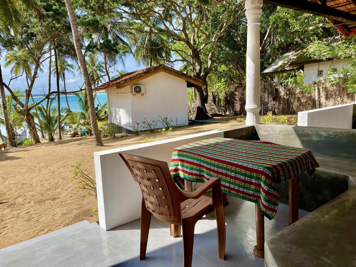 Lazy Bay Hotel Baía de Arugam Exterior foto
