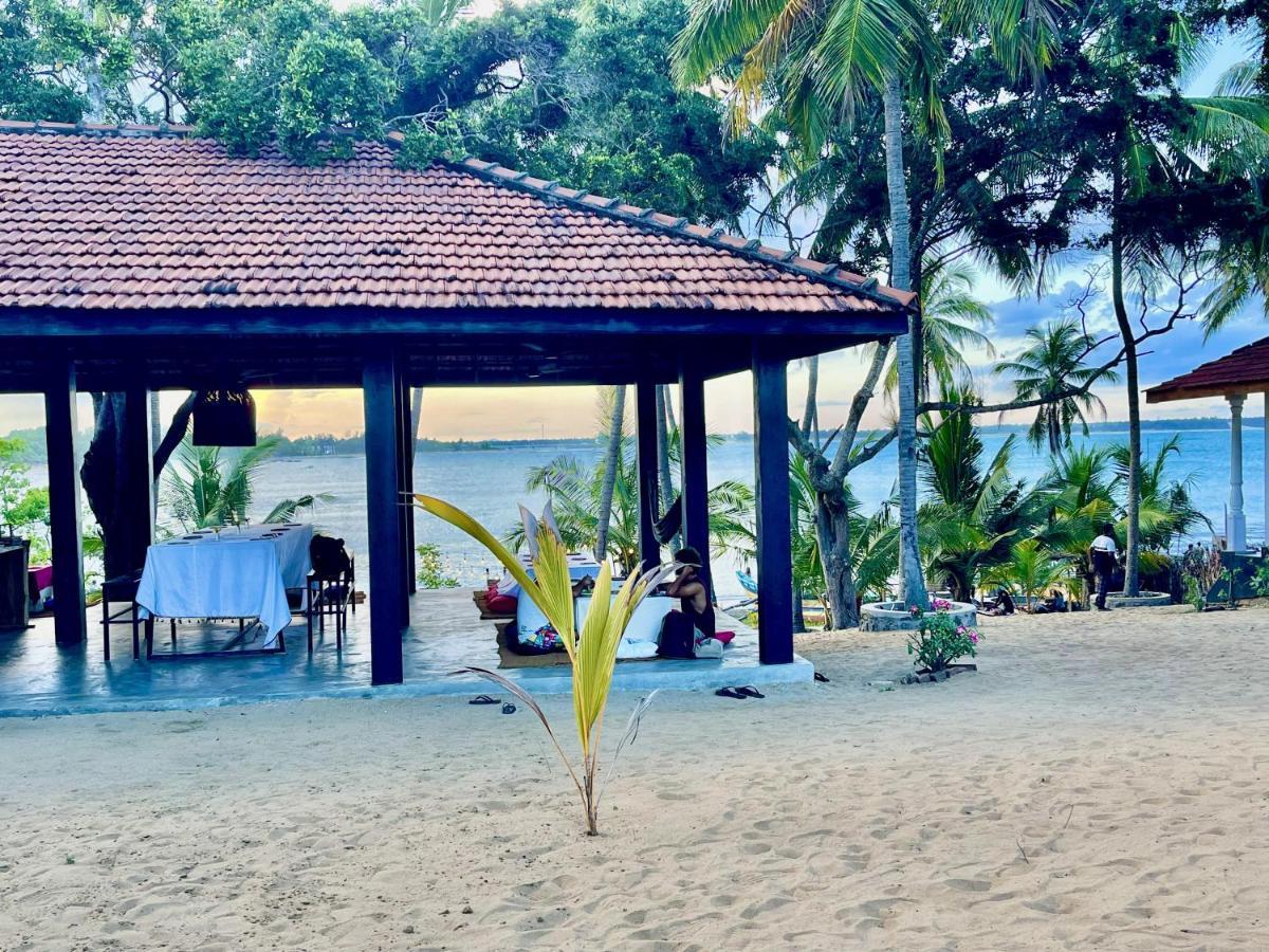 Lazy Bay Hotel Baía de Arugam Exterior foto